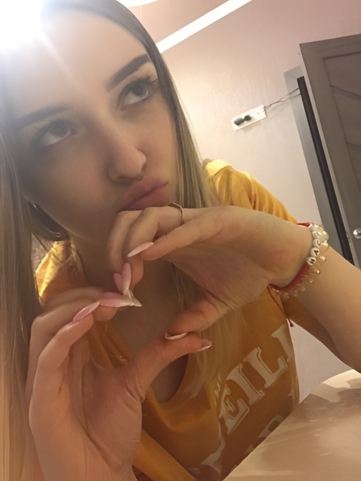 Анечка привлекательная девушка из Злынка цена от 10000 руб